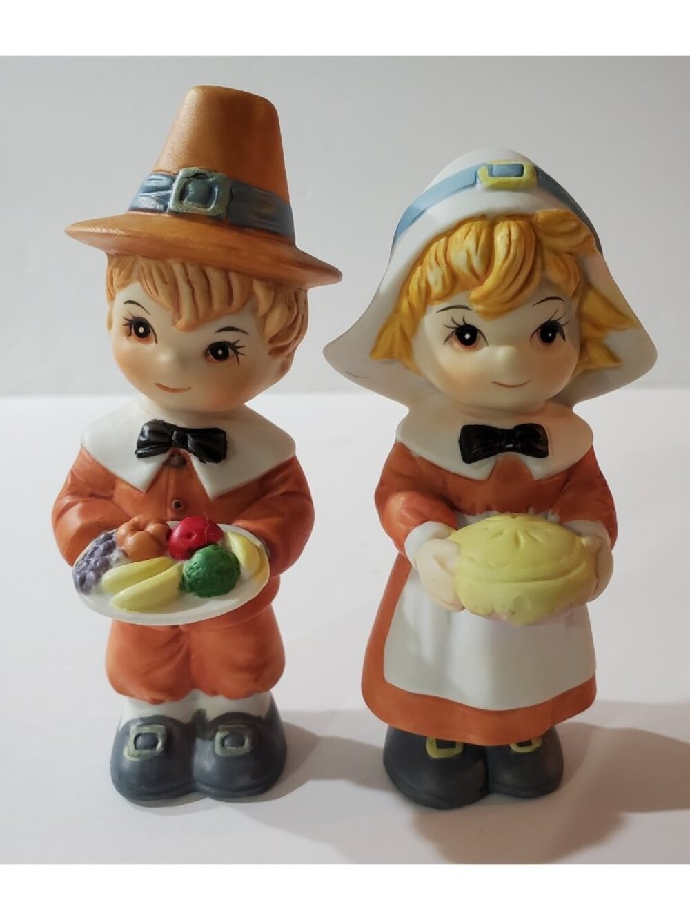 Brinns PILGRIM BOY & GIRL couple Thanksgiving porcelain figurines figures 4.5"